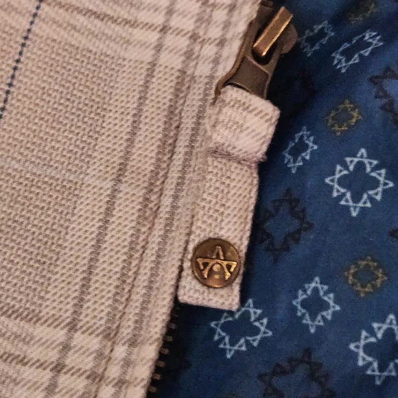 Men's Stylish Gray Plaid Jacket With Detailed Lining - Picture 11 of 11